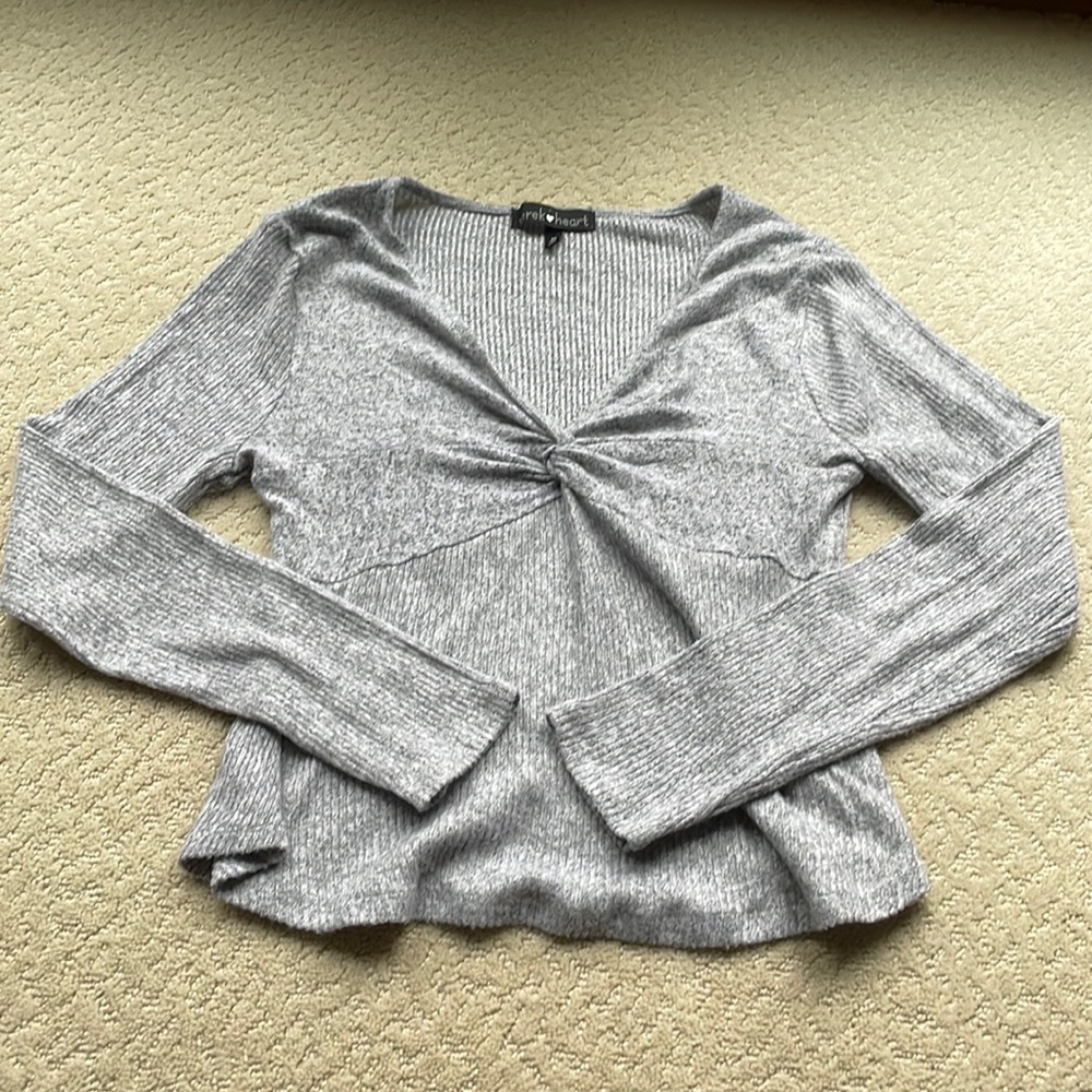 Derek Heart gray top